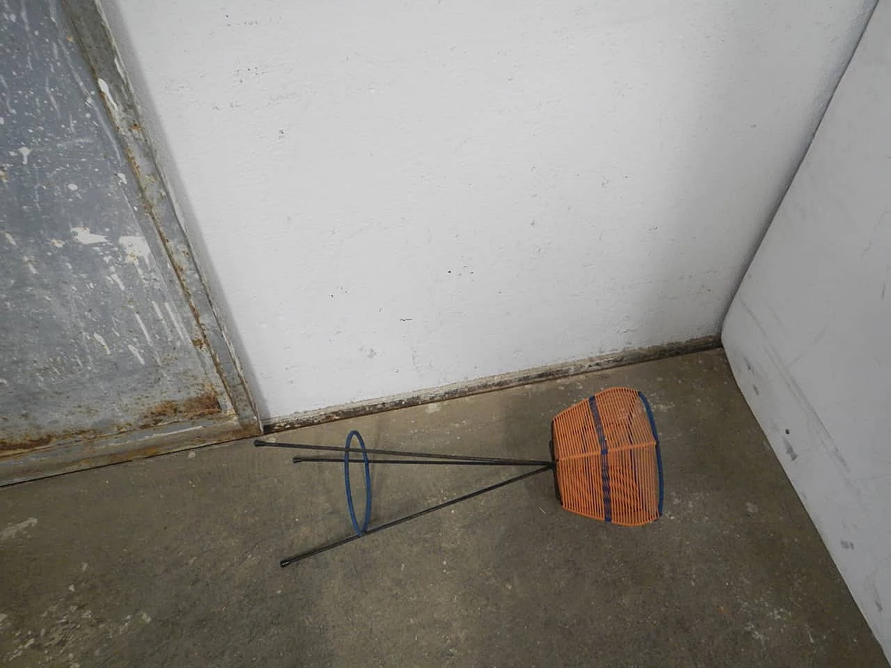 Iron and plastic pot holder with coloured wires, 1960s 2