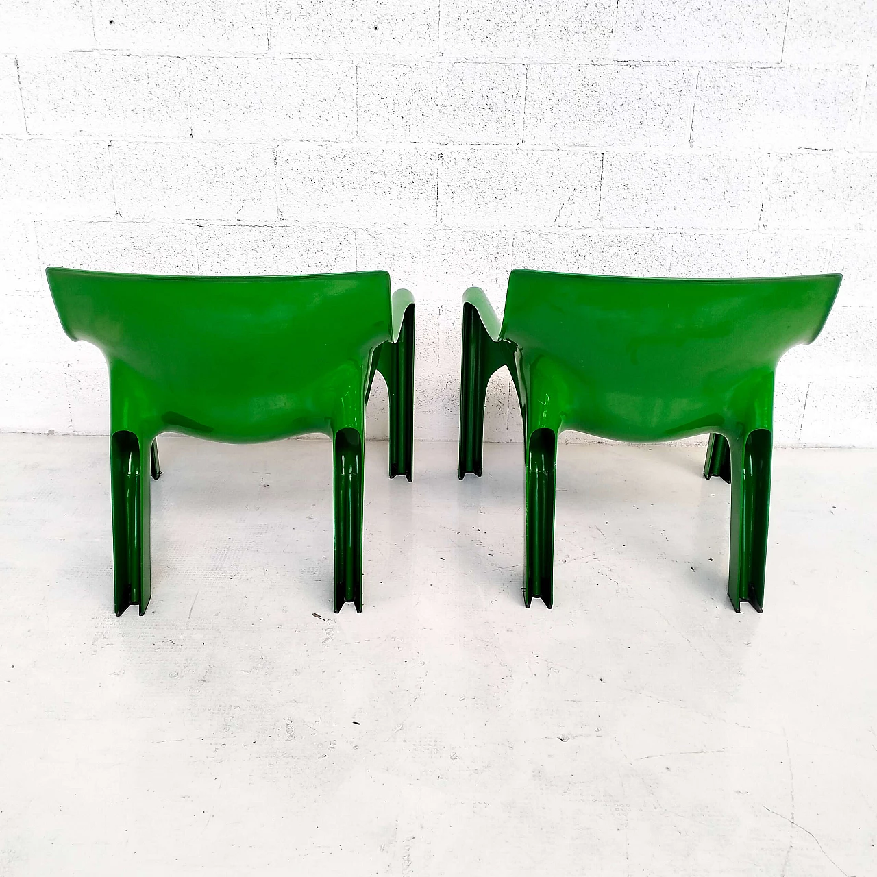 Pair of Vicario plastic armchairs by Vico Magistretti for Artemide, 1970s 10