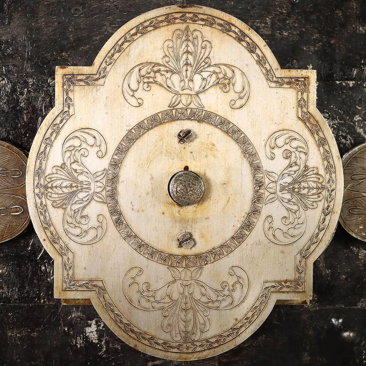 Restoration walnut, iron and bronze safe, second quarter of the 19th century 7