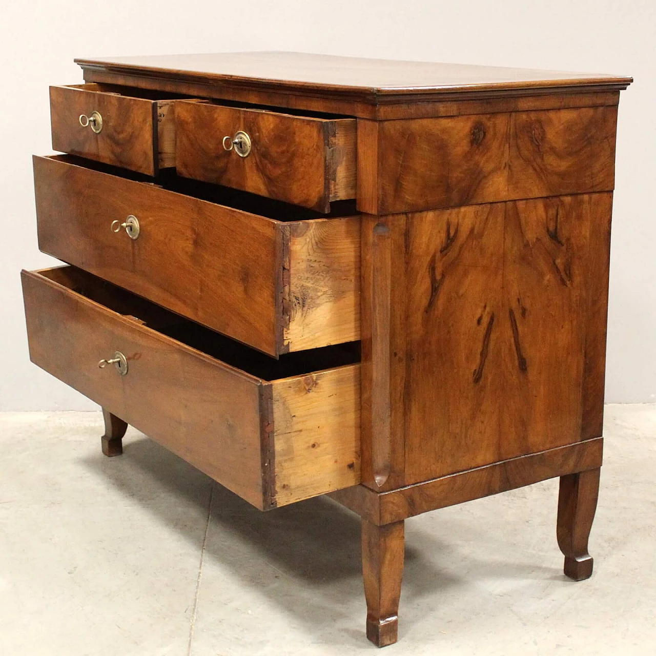 Direttorio chest of drawers in solid walnut and walnut panelling, second half of the 18th century 2
