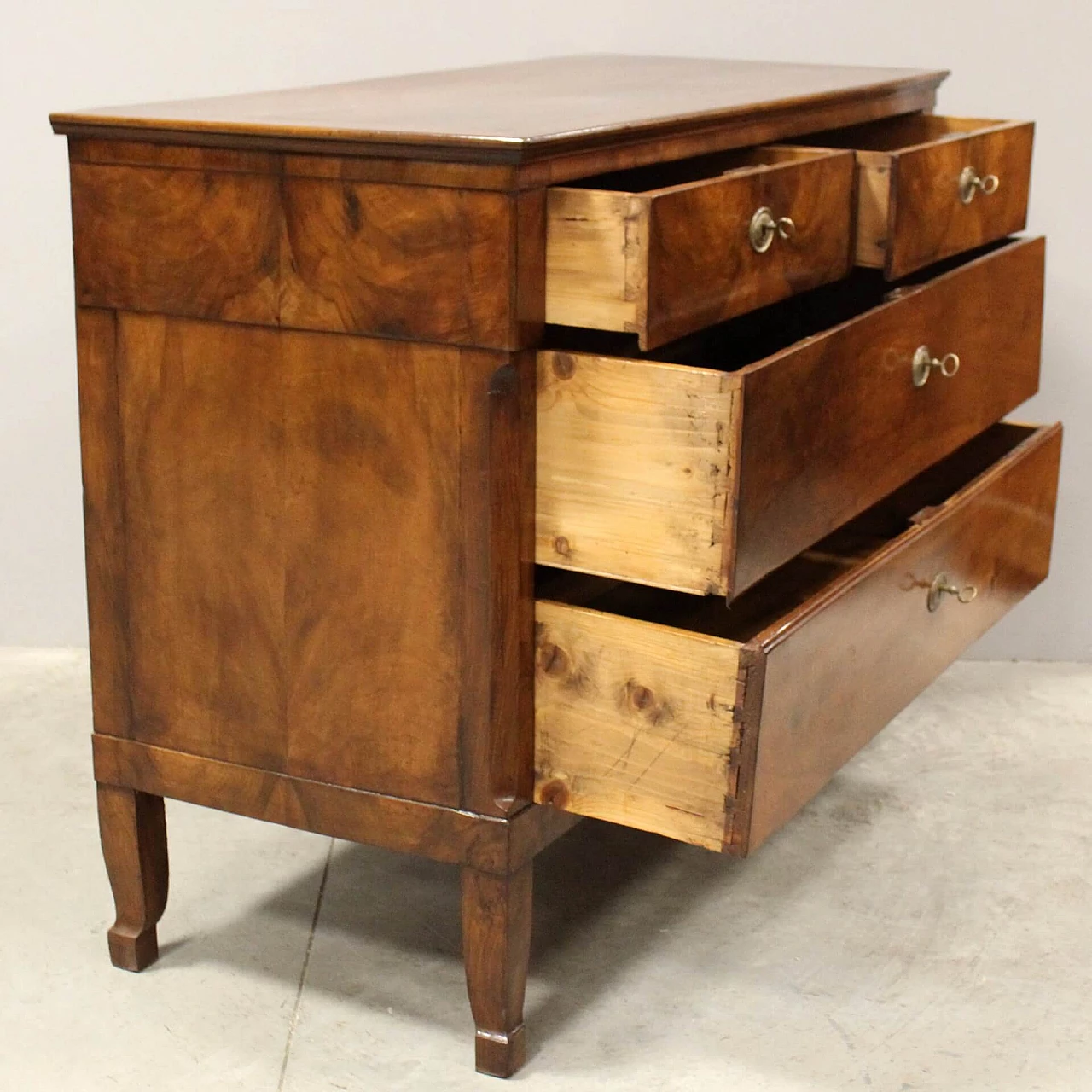 Direttorio chest of drawers in solid walnut and walnut panelling, second half of the 18th century 3
