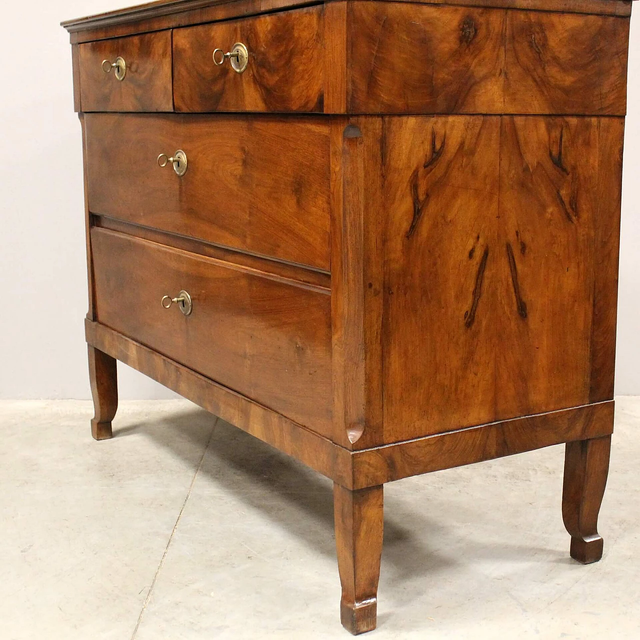 Direttorio chest of drawers in solid walnut and walnut panelling, second half of the 18th century 5