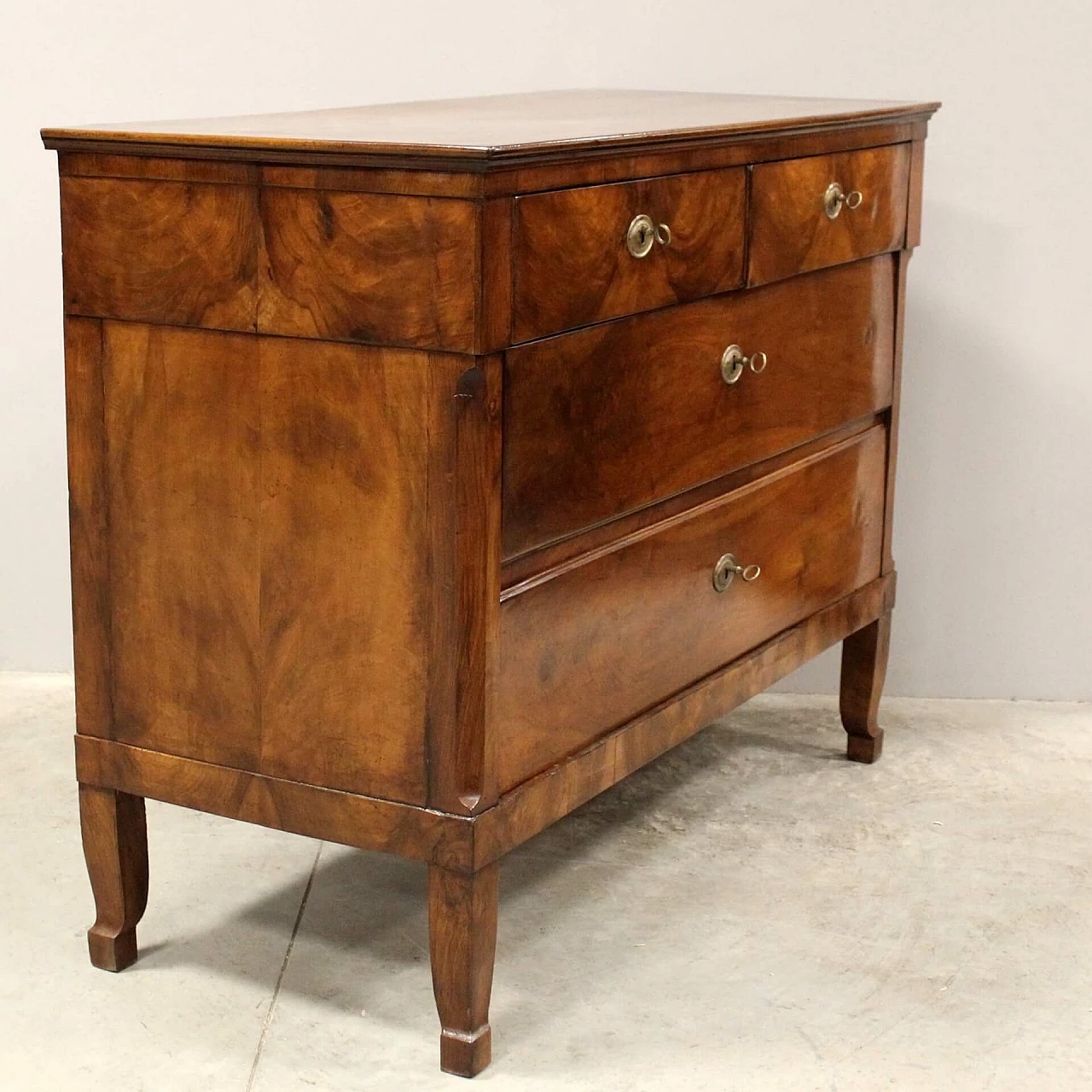 Direttorio chest of drawers in solid walnut and walnut panelling, second half of the 18th century 8