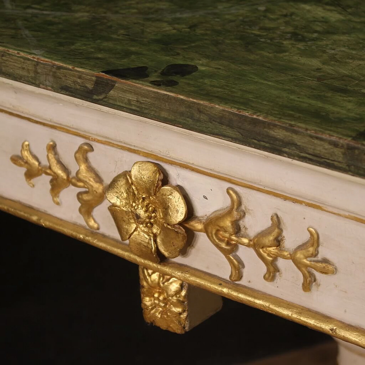 Coppia di consolle in stile Impero con piano in legno laccato a finto marmo, fine '800 11