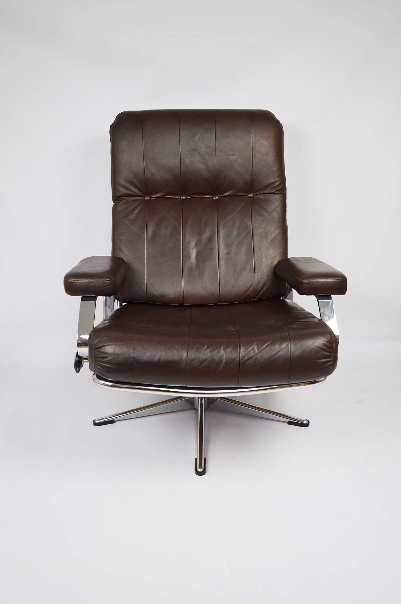 Pair of leather office swivel chairs with chrome frame, 1970s 2