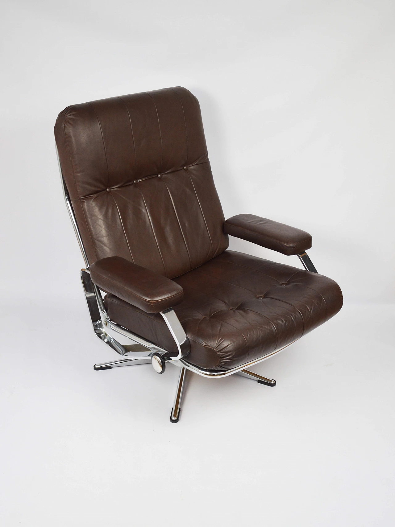 Pair of leather office swivel chairs with chrome frame, 1970s 3