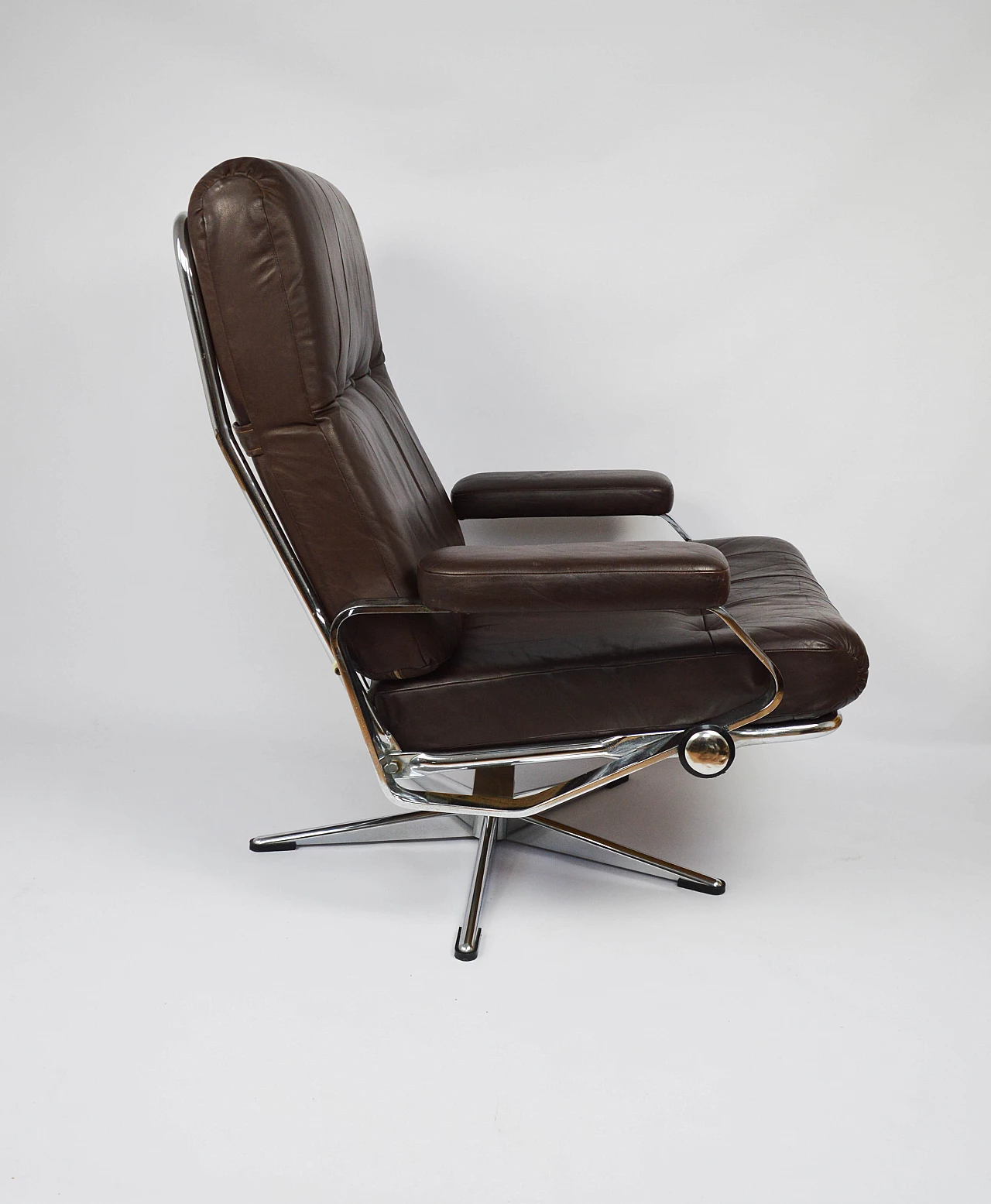 Pair of leather office swivel chairs with chrome frame, 1970s 4