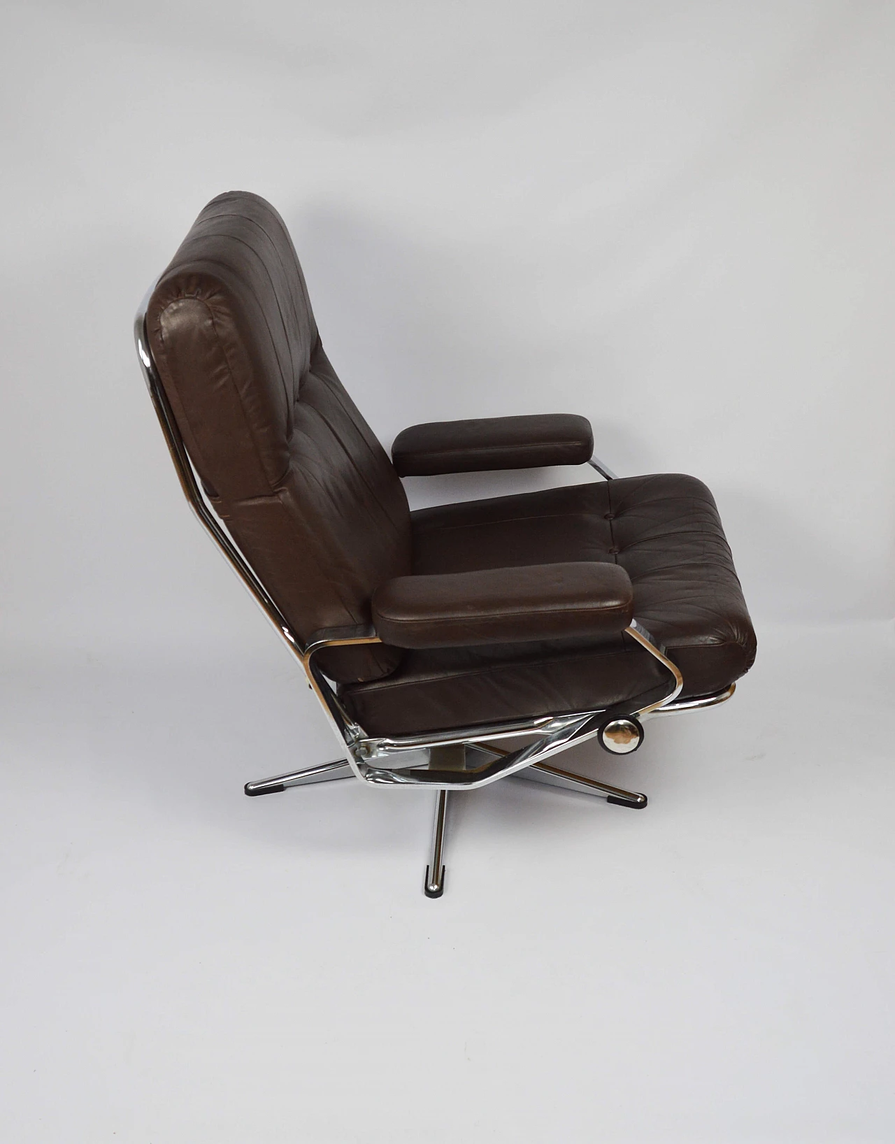 Pair of leather office swivel chairs with chrome frame, 1970s 5