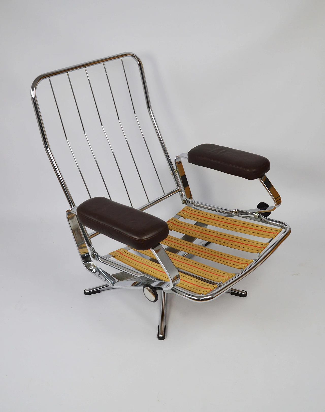 Pair of leather office swivel chairs with chrome frame, 1970s 11