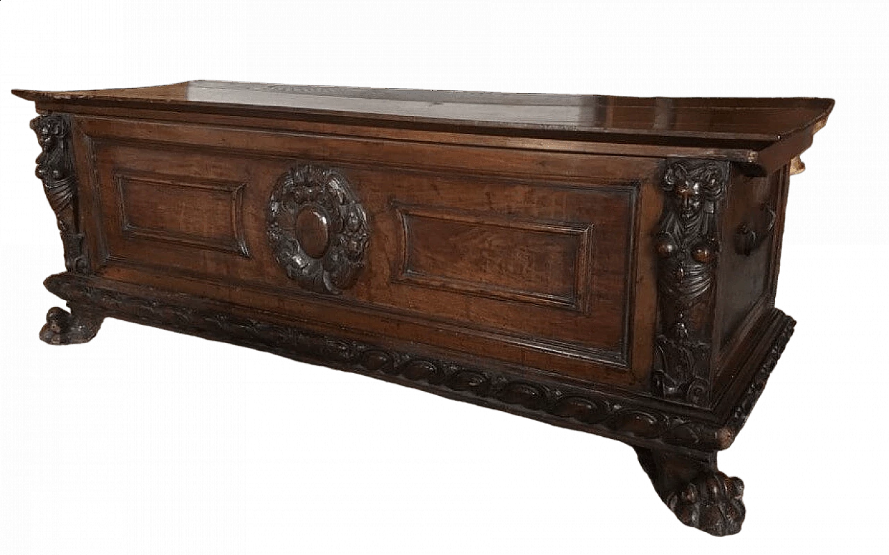 Tuscan solid walnut chest, first half of the 17th century 20