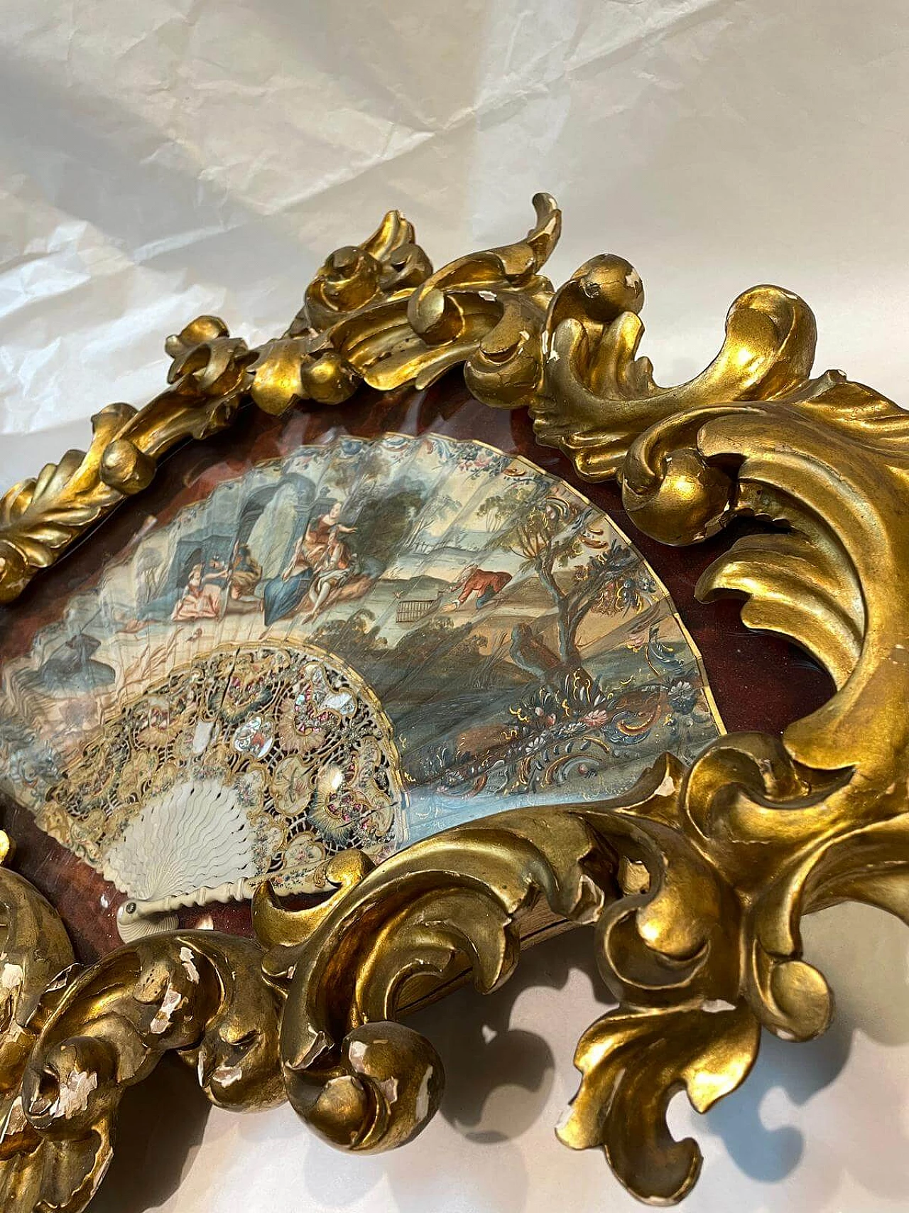 Coppia di ventagli con teca originale dorata, del '700 13