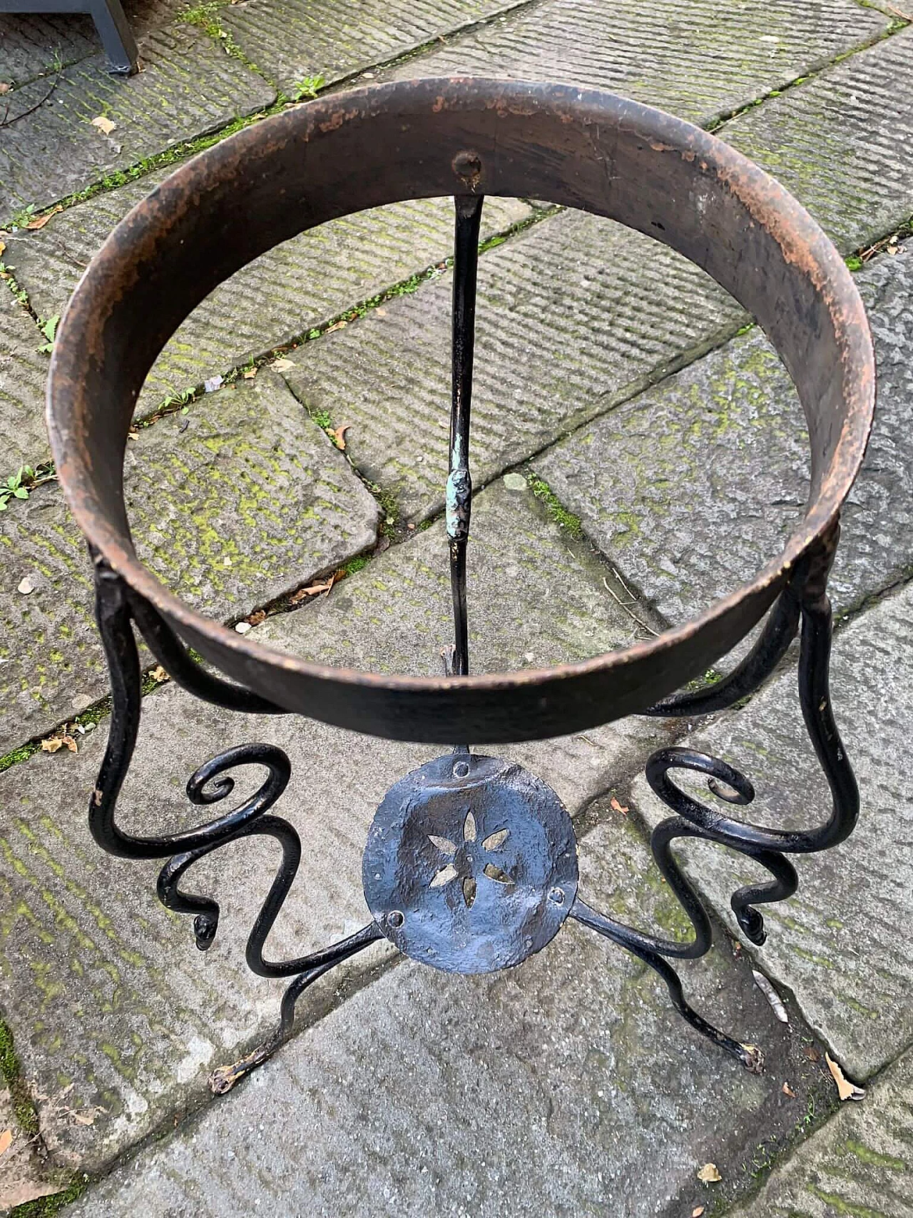 Wrought iron vase stand, 1930s 6