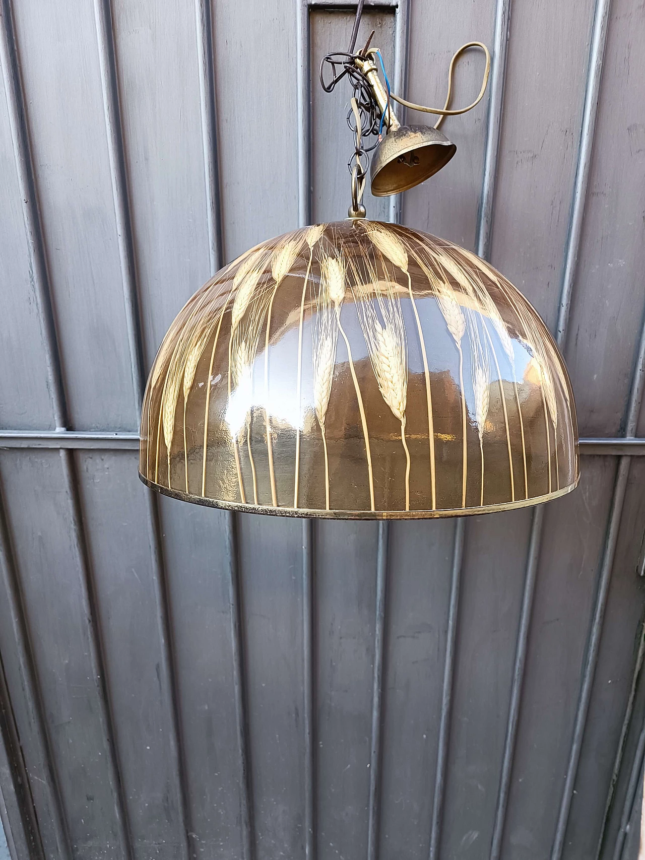 Lampada a sospensione in perspex e ottone, anni '70 1