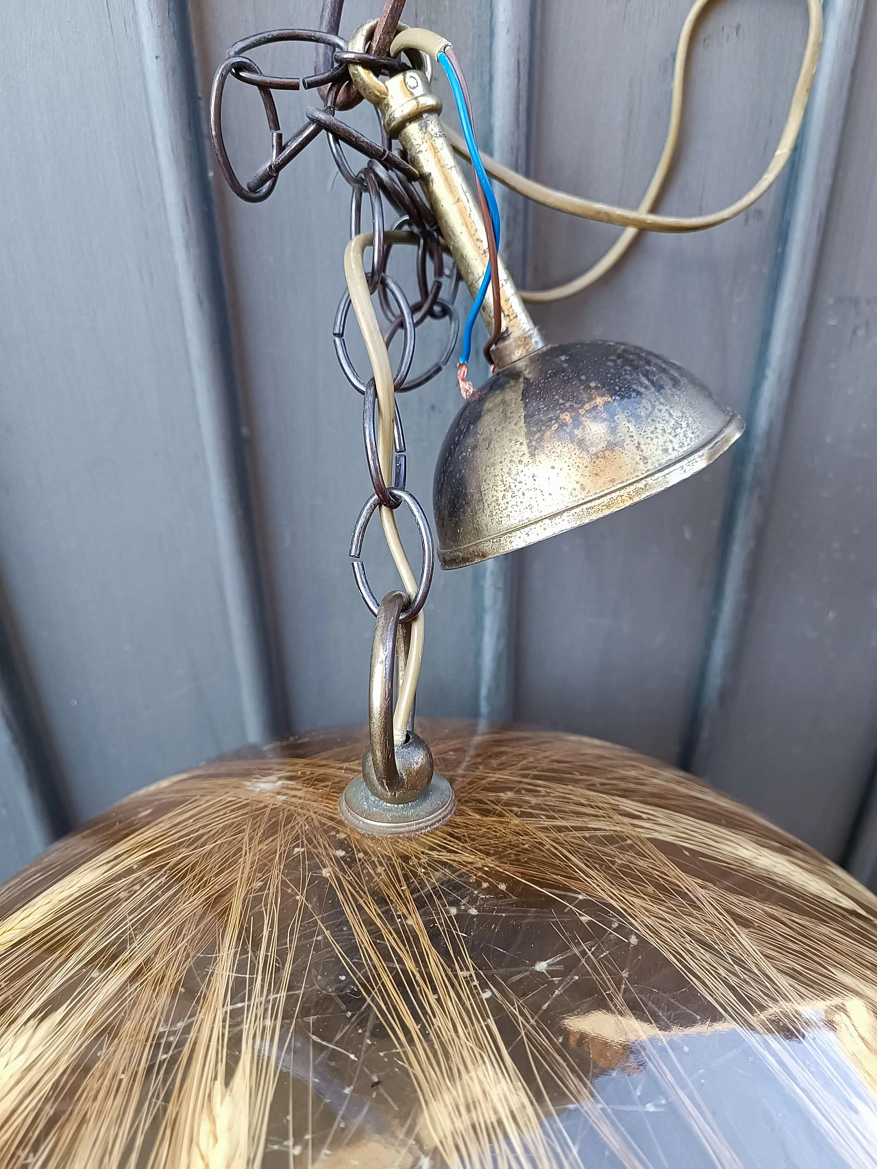 Lampada a sospensione in perspex e ottone, anni '70 4