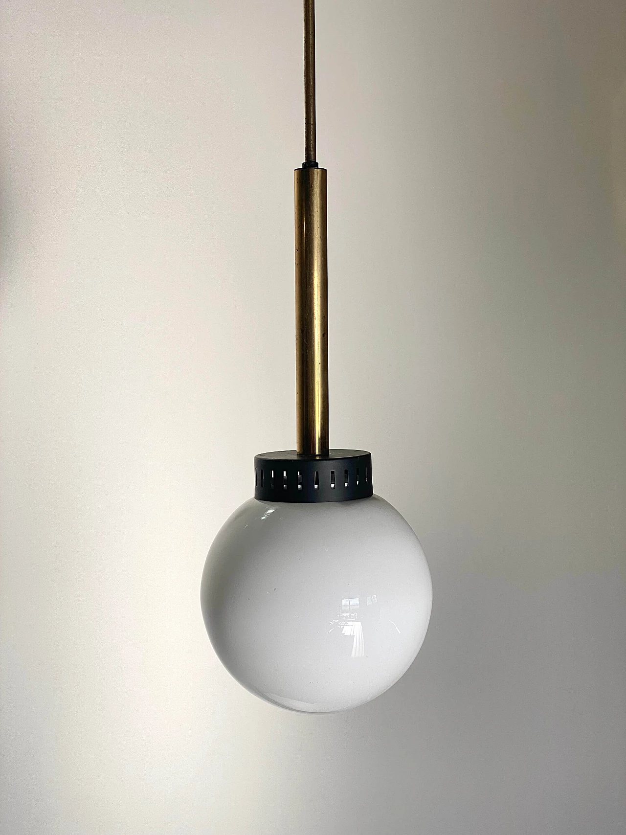 Opaline glass chandelier with brass frame and black lacquered metal by Stilnovo, 1950s 7