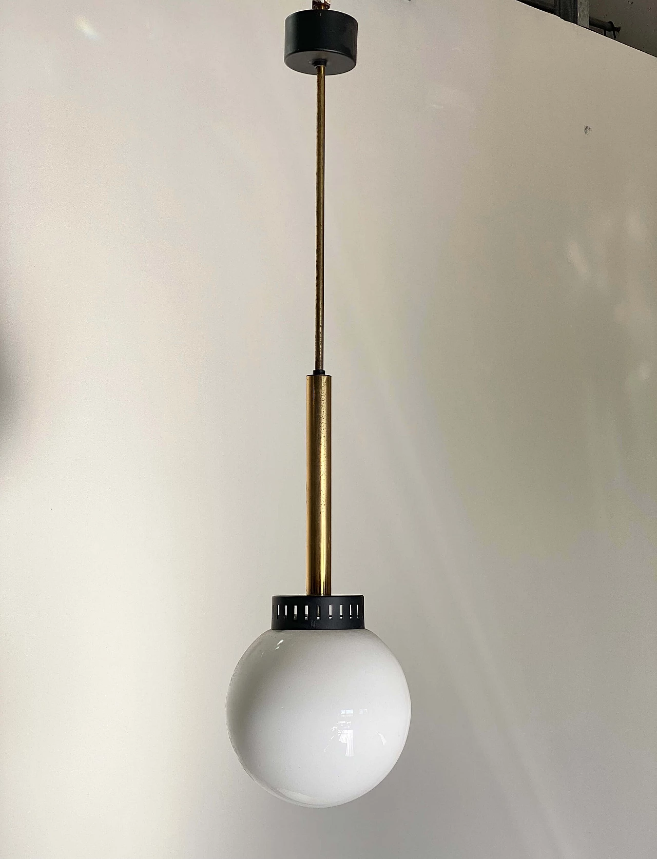 Opaline glass chandelier with brass frame and black lacquered metal by Stilnovo, 1950s 10