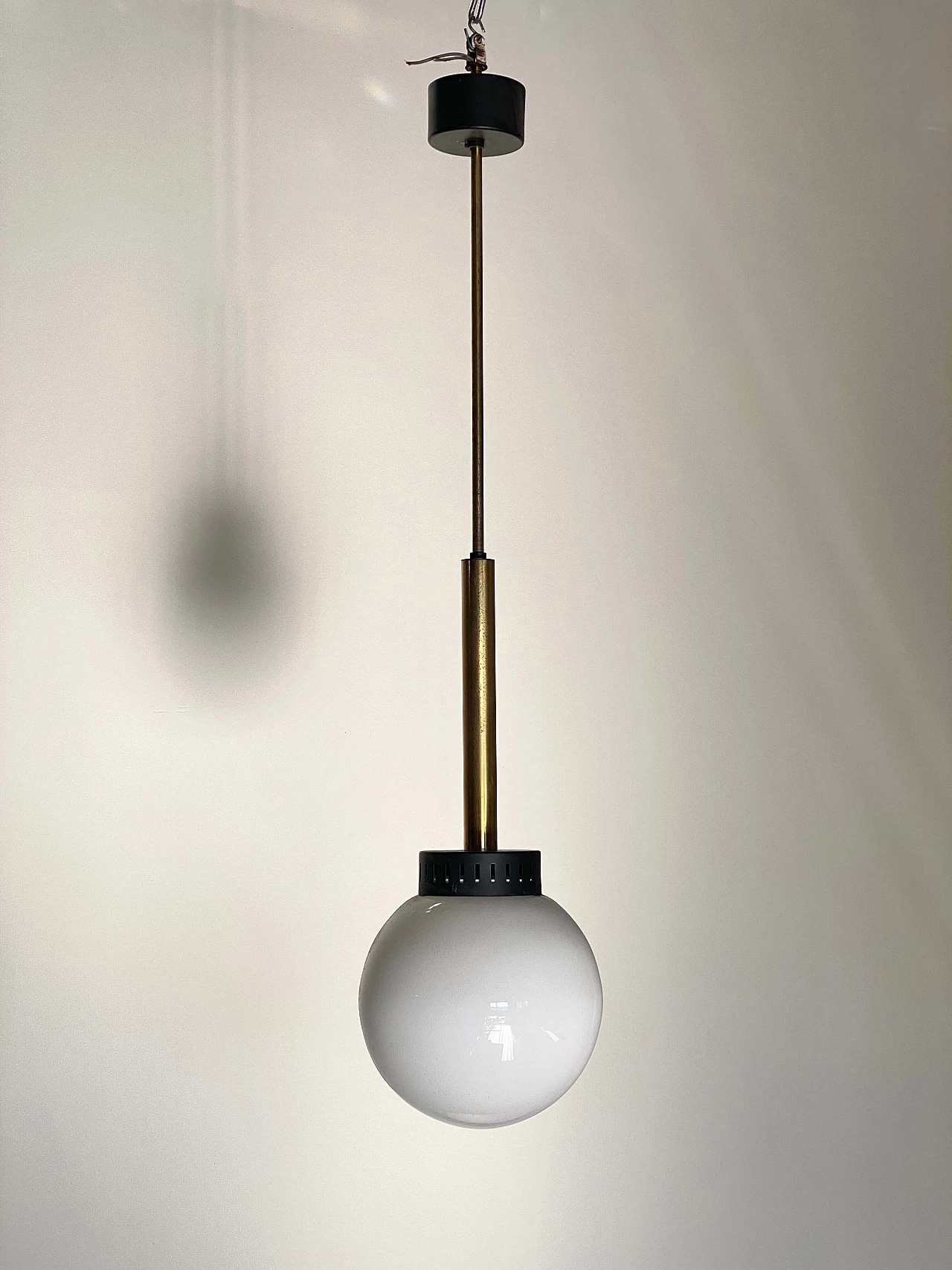 Opaline glass chandelier with brass frame and black lacquered metal by Stilnovo, 1950s 11