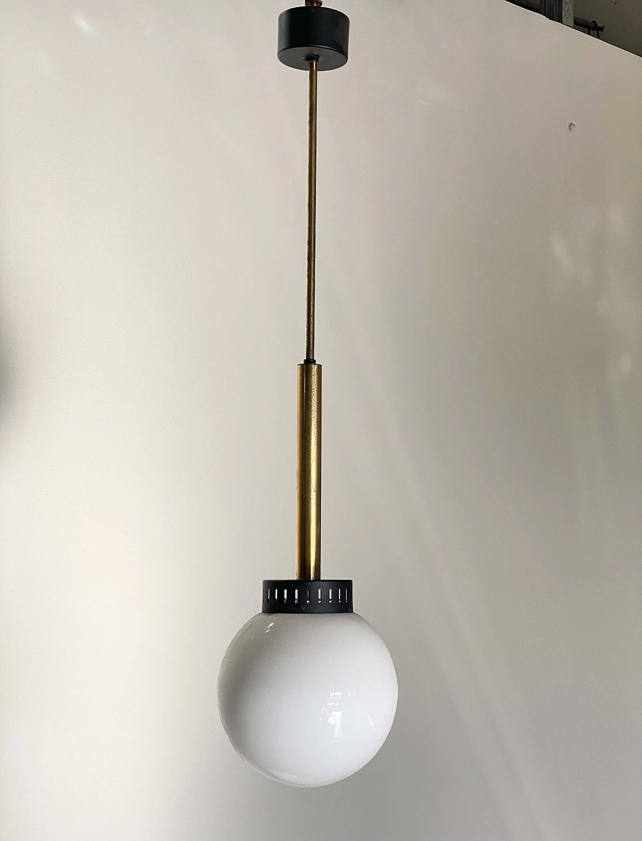 Opaline glass chandelier with brass frame and black lacquered metal by Stilnovo, 1950s 12