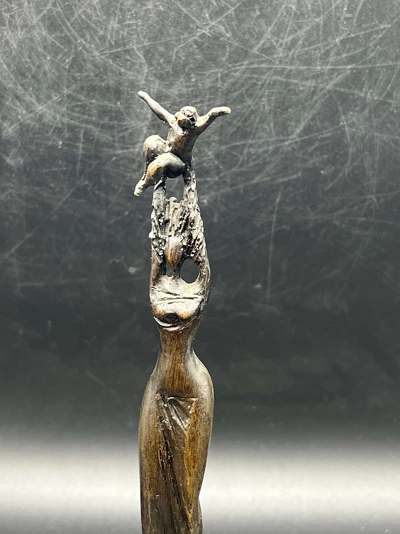 Scultura in bronzo di Jorio Vivarelli per Lions Club Pistoia, anni '80 2