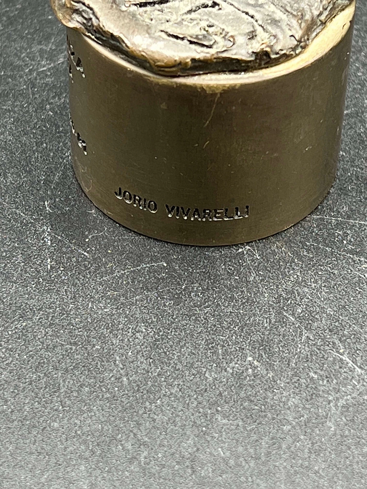 Scultura in bronzo di Jorio Vivarelli per Lions Club Pistoia, anni '80 5