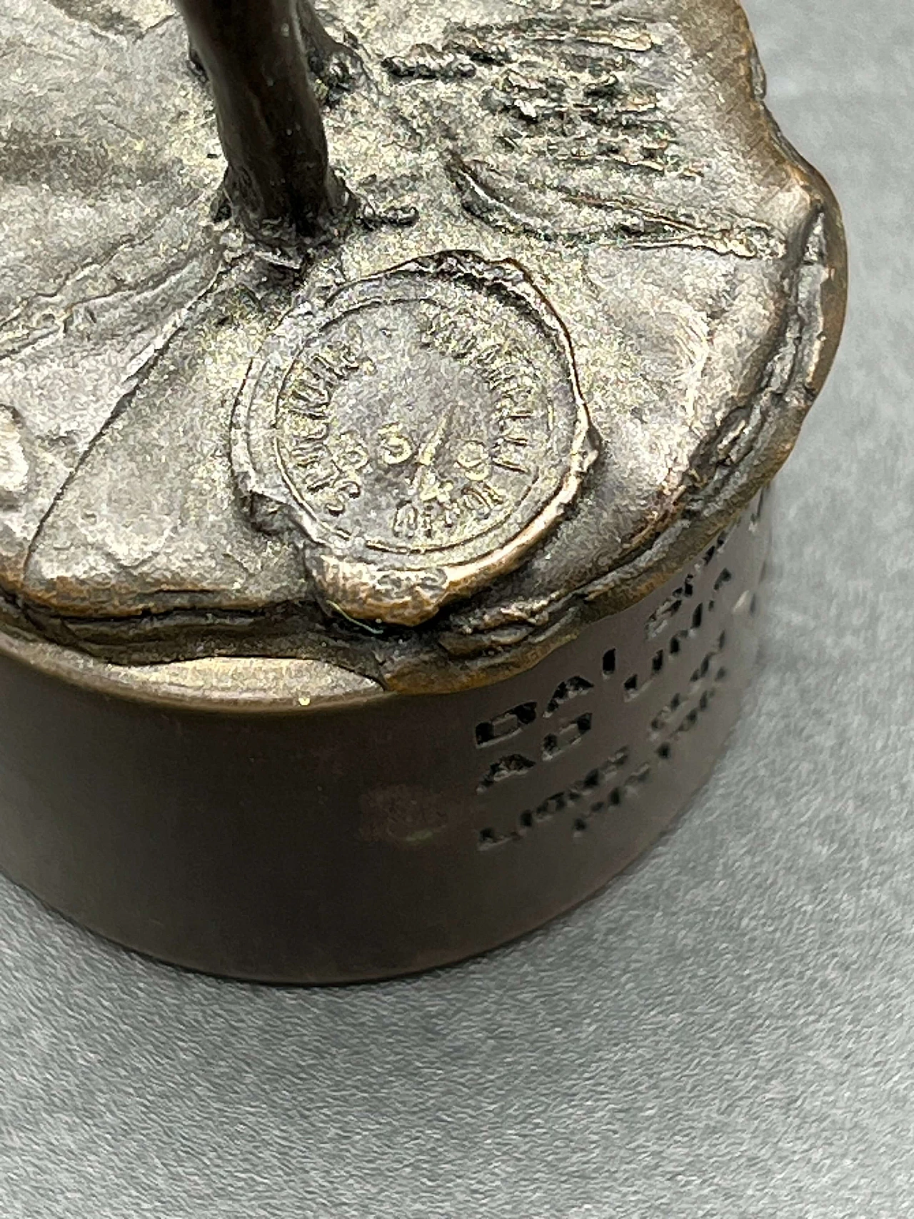 Scultura in bronzo di Jorio Vivarelli per Lions Club Pistoia, anni '80 6