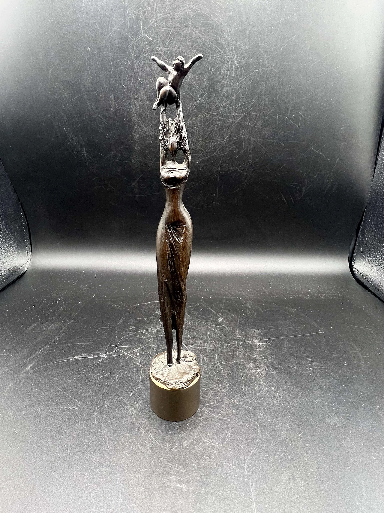 Scultura in bronzo di Jorio Vivarelli per Lions Club Pistoia, anni '80 7