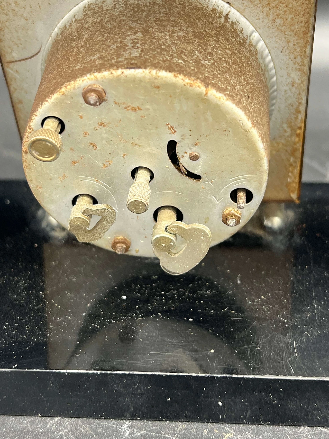 Orologio da tavolo Art Déco con leone, anni '30 4
