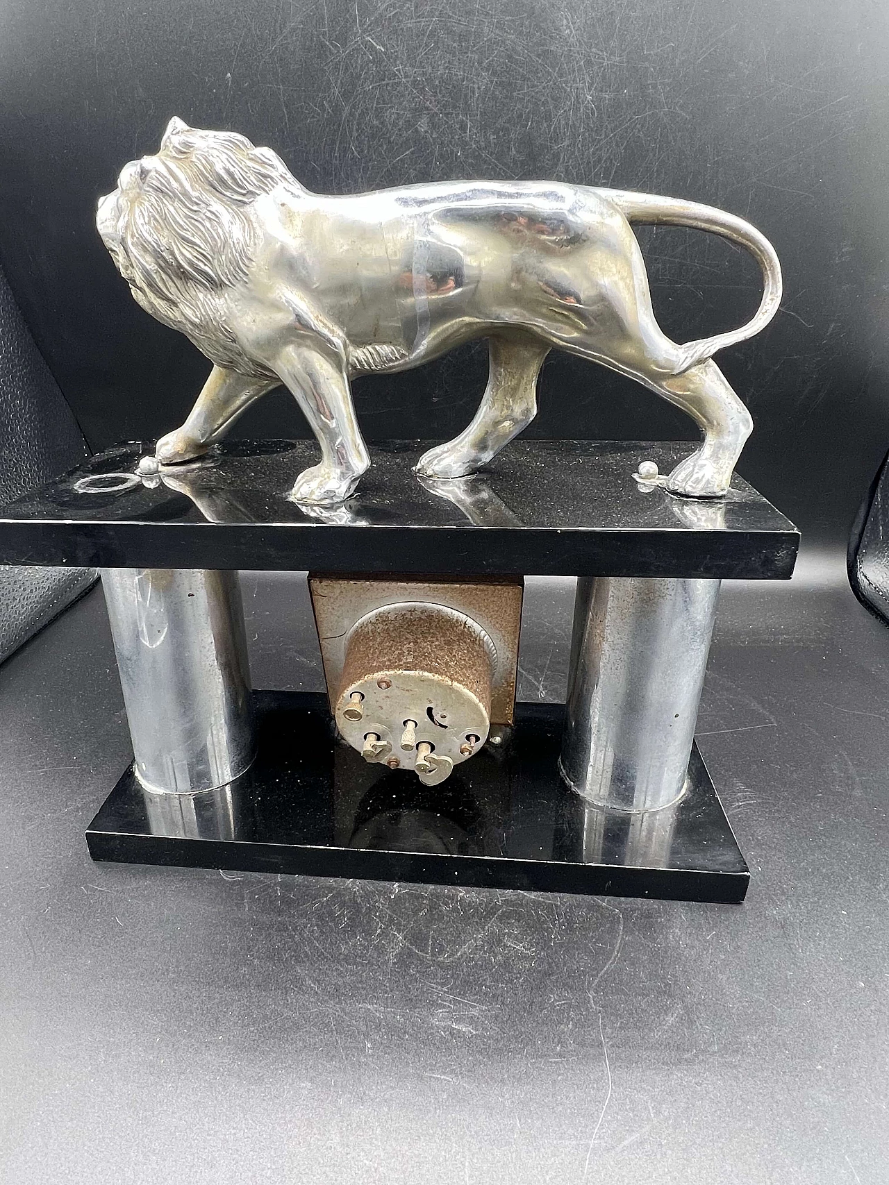 Orologio da tavolo Art Déco con leone, anni '30 5