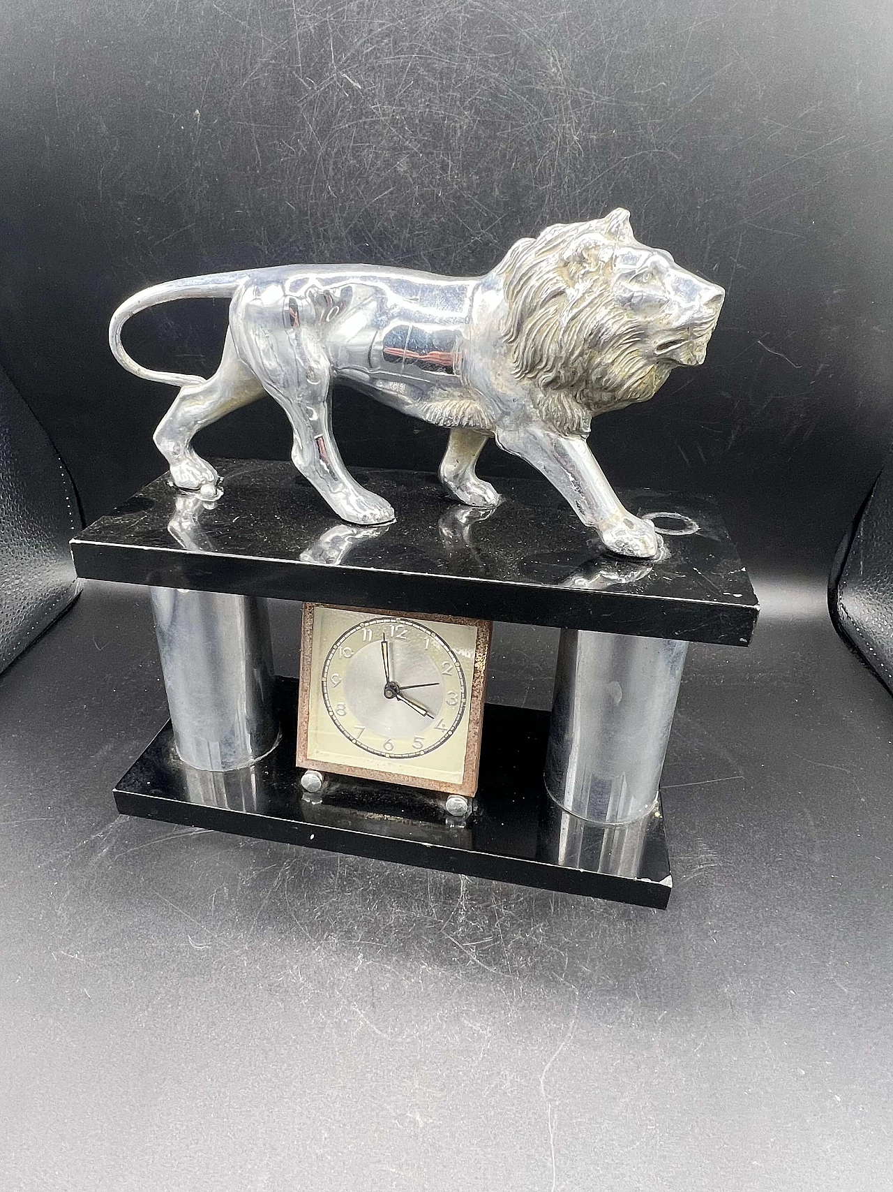 Orologio da tavolo Art Déco con leone, anni '30 8