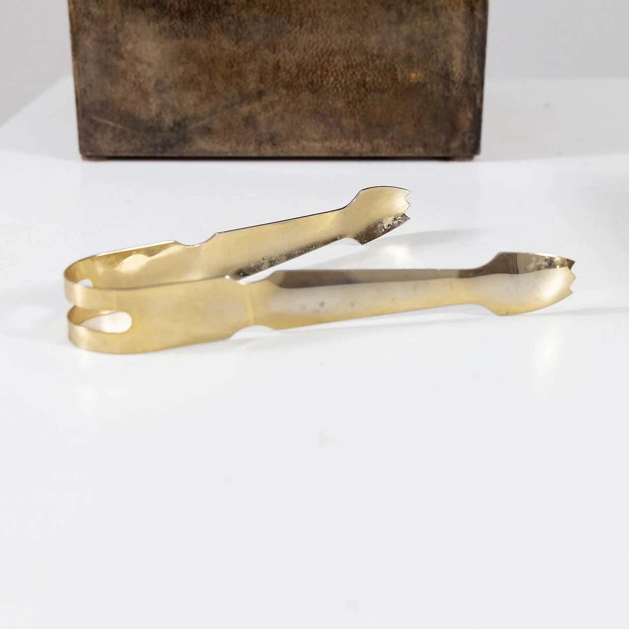 Svuotatasche e porta ghiaccio in pergamena e ottone di Aldo Tura, anni '60 5