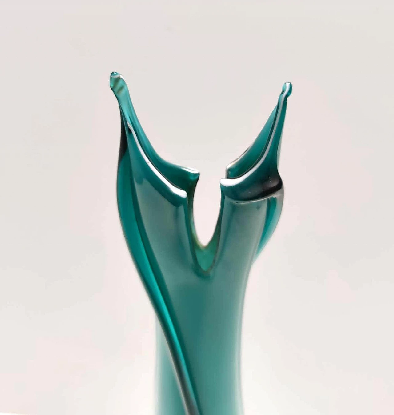 Vaso da fiori in vetro di Murano incamiciato e soffiato a mano, anni '60 8