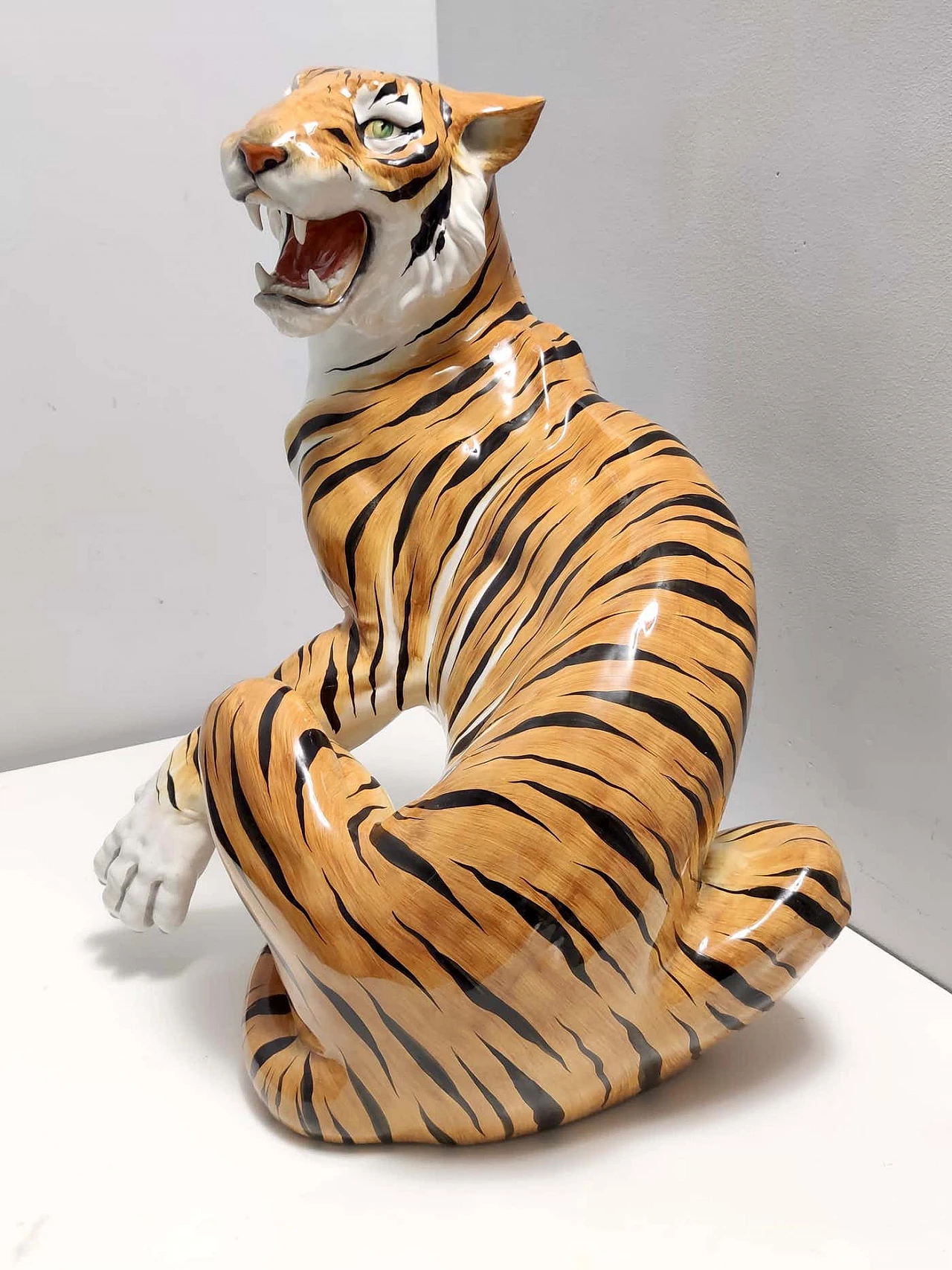 Tigre ruggente in ceramica dipinta a mano, anni '50 3