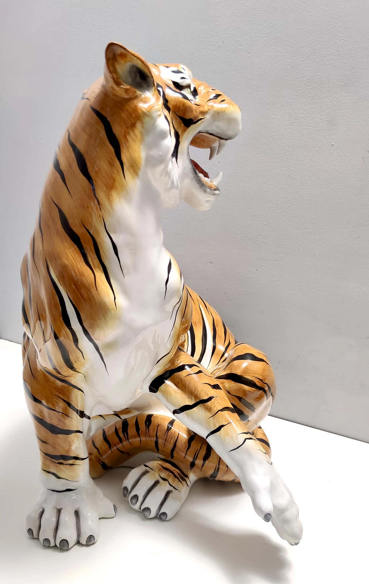 Tigre ruggente in ceramica dipinta a mano, anni '50 7