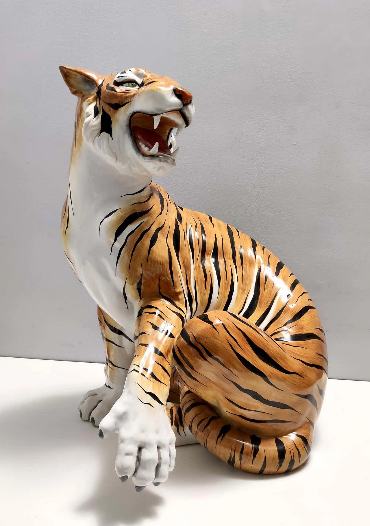 Tigre ruggente in ceramica dipinta a mano, anni '50 11