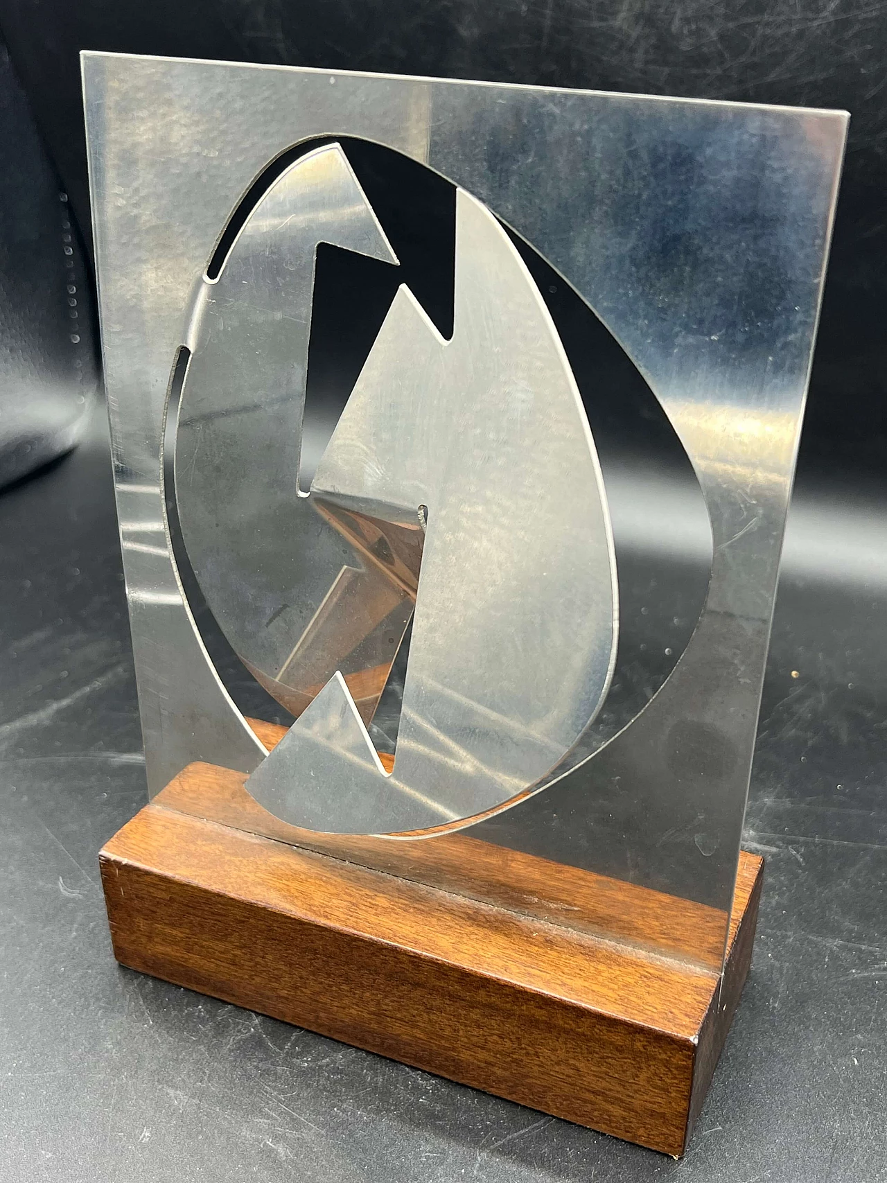 Angelo Bozzola, Sviluppo di Forma Concreta, scultura in acciaio 3