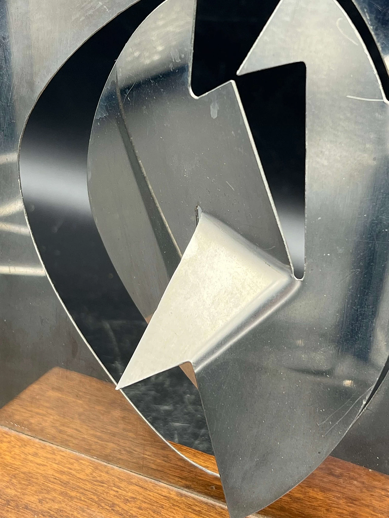 Angelo Bozzola, Sviluppo di Forma Concreta, scultura in acciaio 4