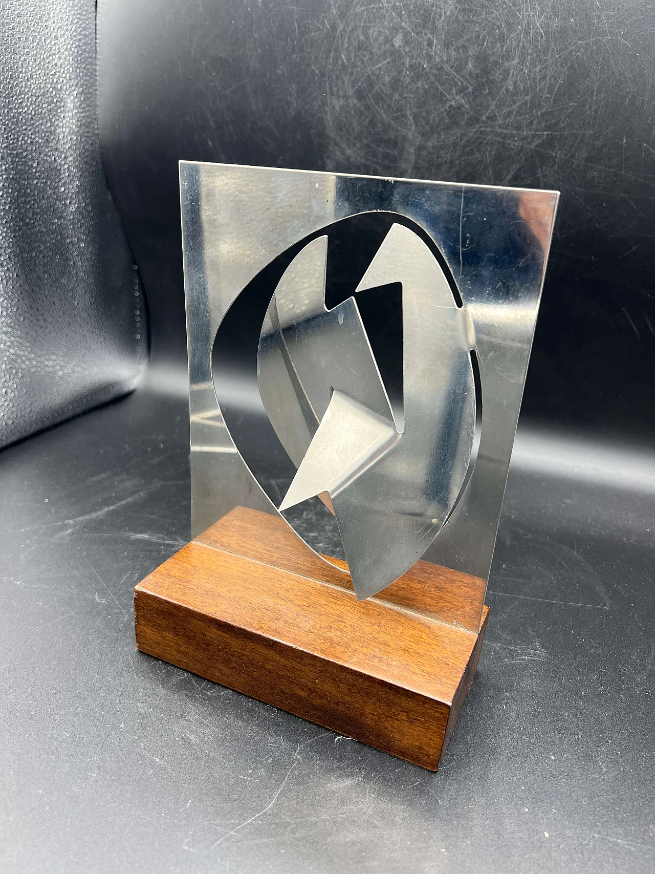 Angelo Bozzola, Sviluppo di Forma Concreta, scultura in acciaio 5