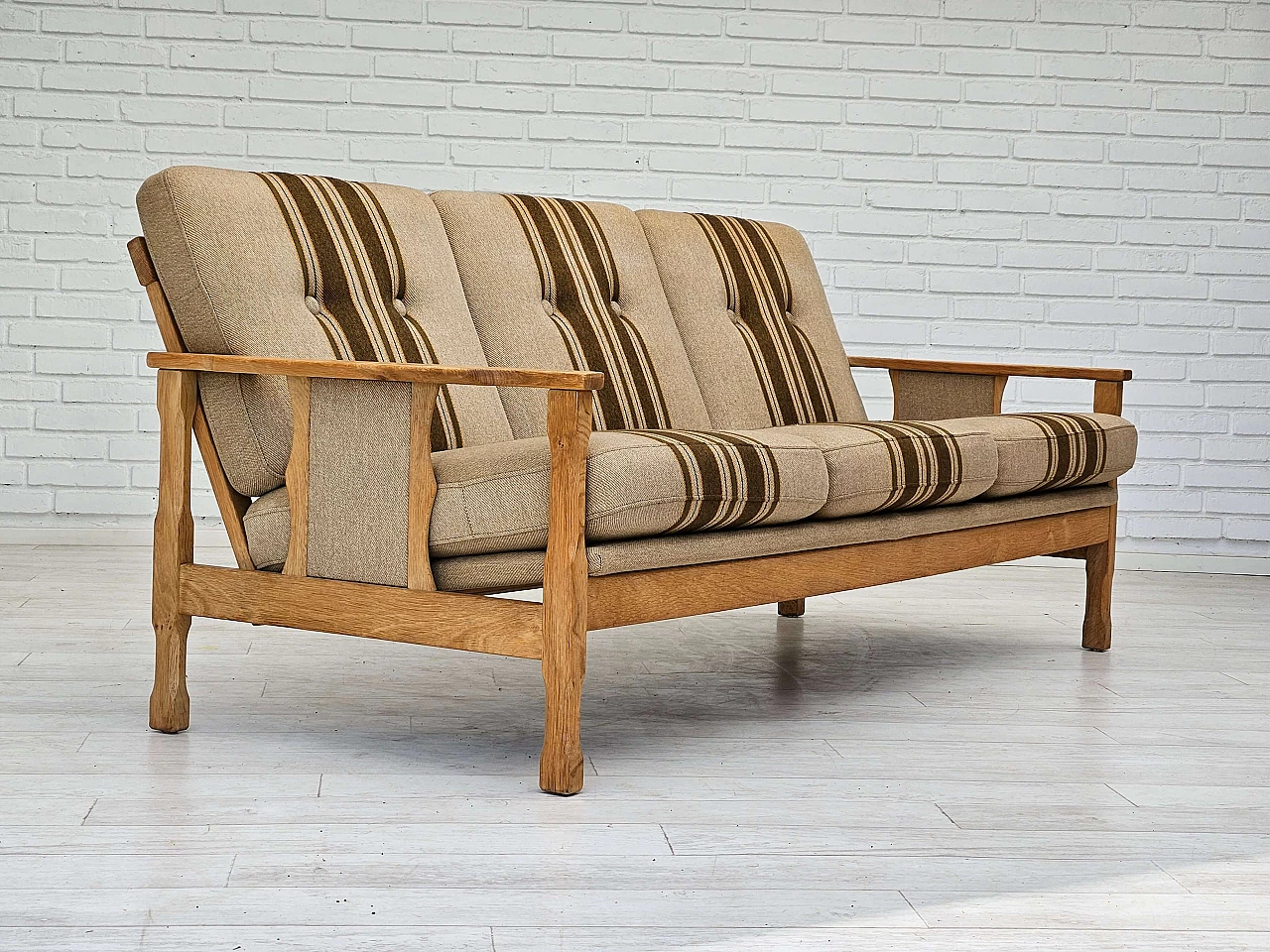 Danish three-seater sofa in wool and oak, 1970s 1