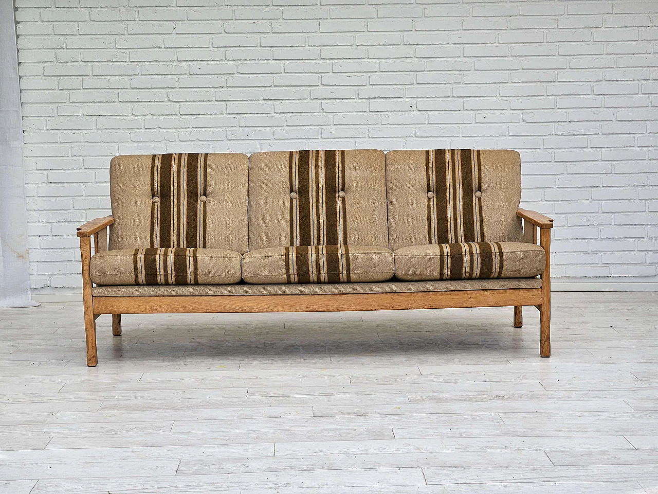 Danish three-seater sofa in wool and oak, 1970s 2