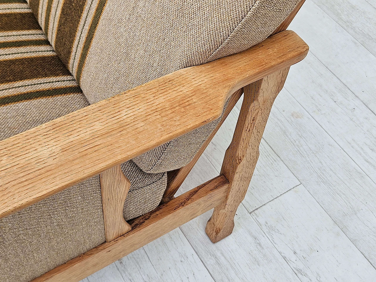 Danish three-seater sofa in wool and oak, 1970s 4