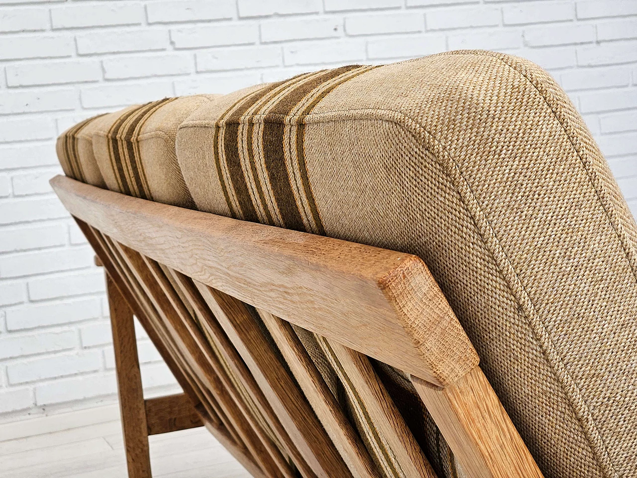 Danish three-seater sofa in wool and oak, 1970s 9