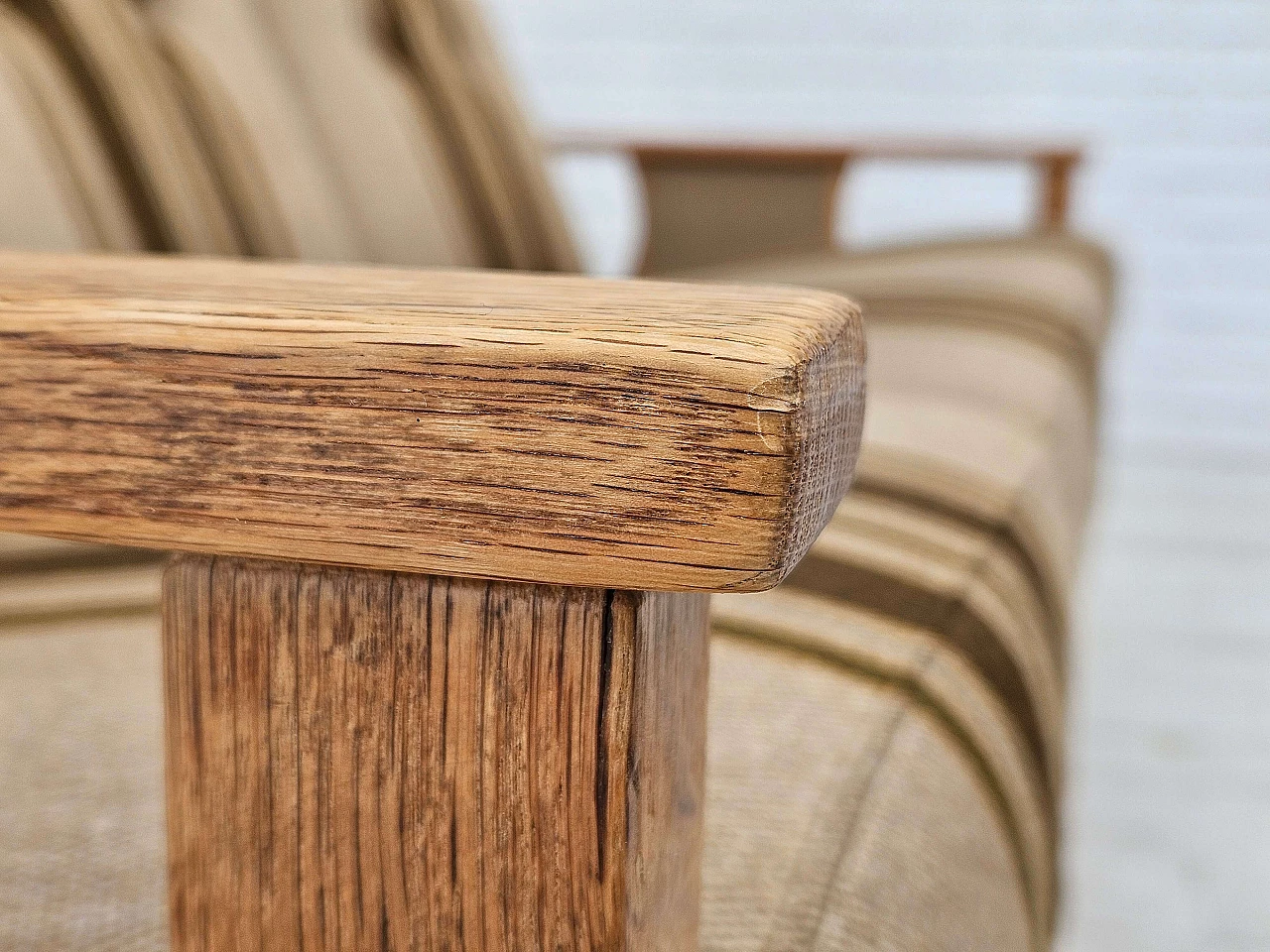 Danish three-seater sofa in wool and oak, 1970s 10