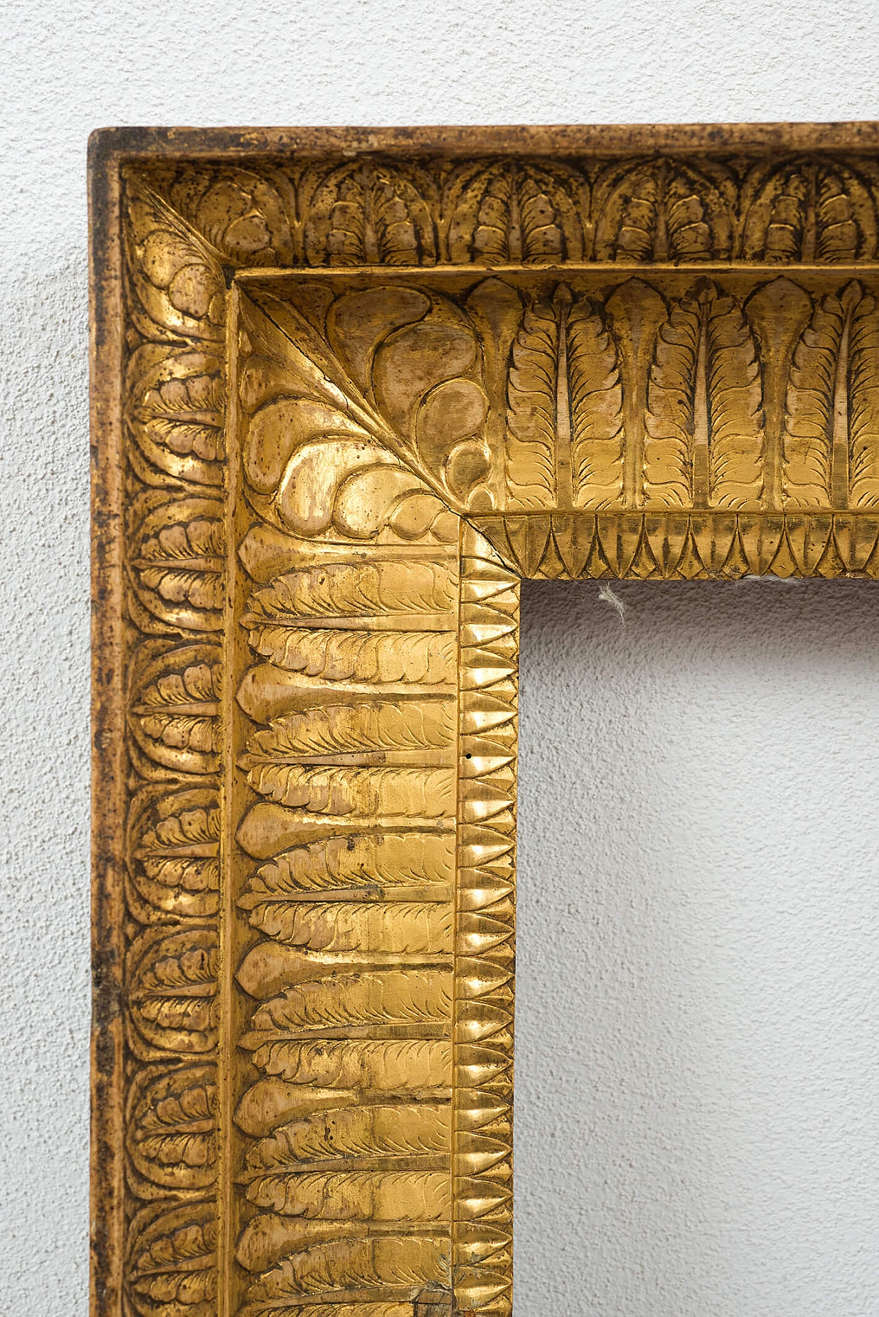 Cornice Impero napoletana in legno dorato e intagliato, inizio '800 2
