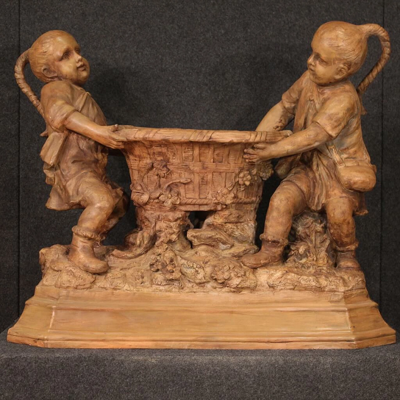 Scultura in terracotta di vaso e bambini di Goldscheider Wien 2