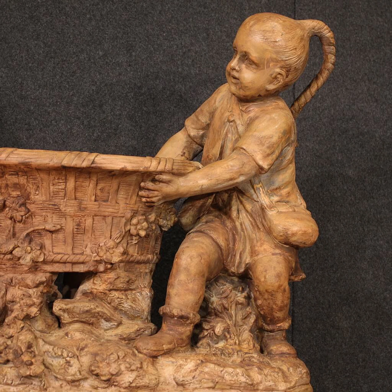 Scultura in terracotta di vaso e bambini di Goldscheider Wien 4