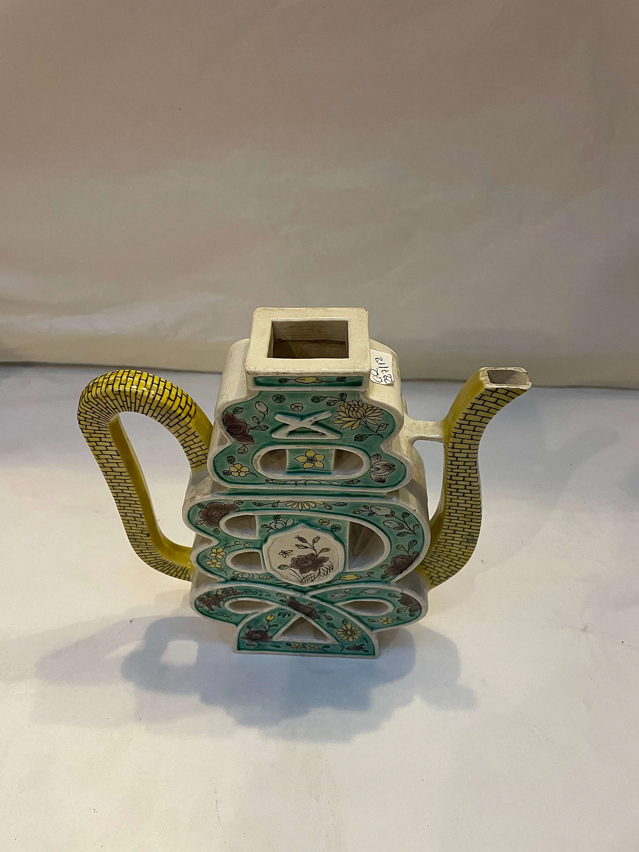 Chinese Famille Verte porcelain teapot, 18th century 5