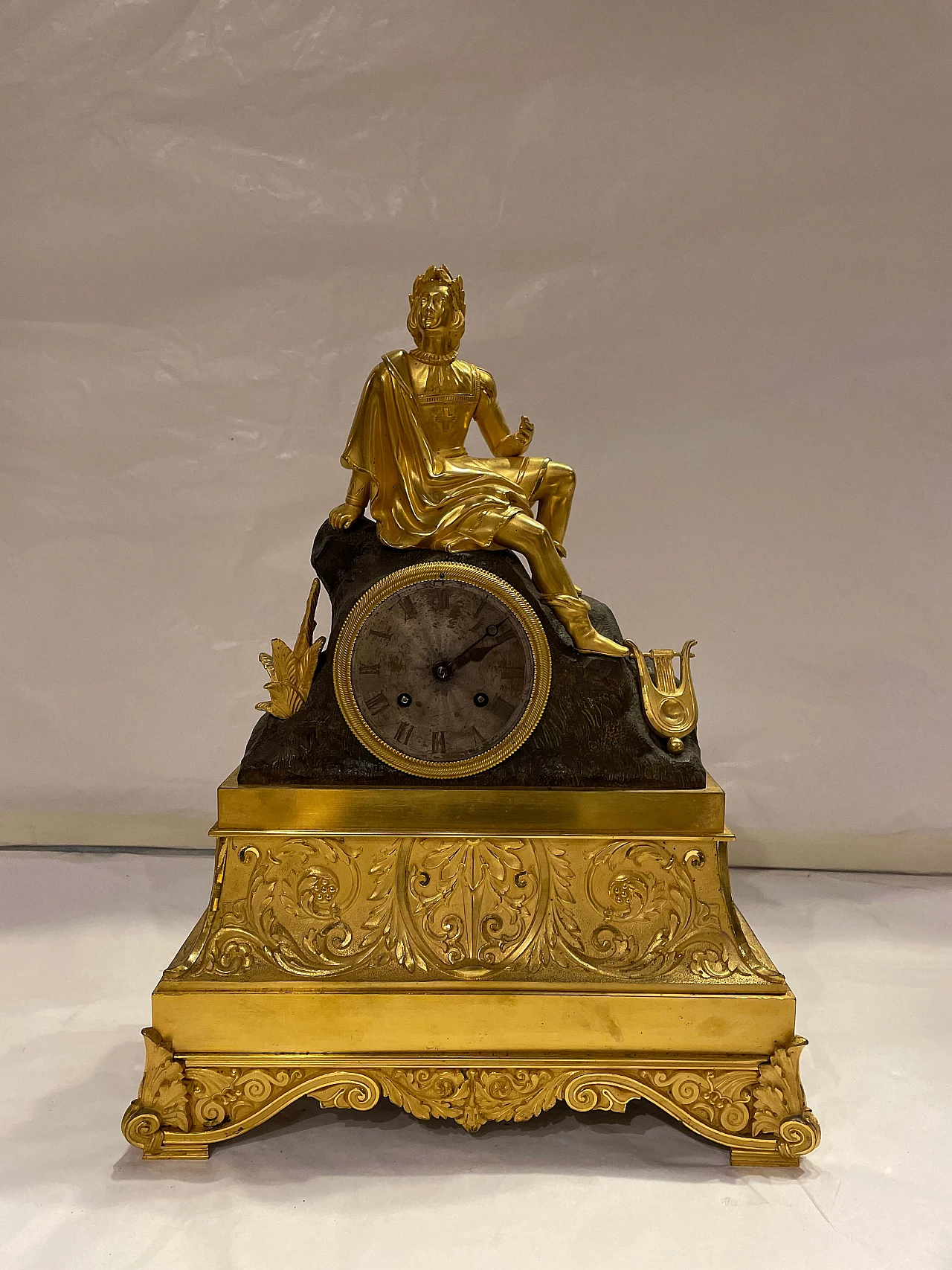 Table clock Parisian in gilt and burnished bronze, circa 1870 1