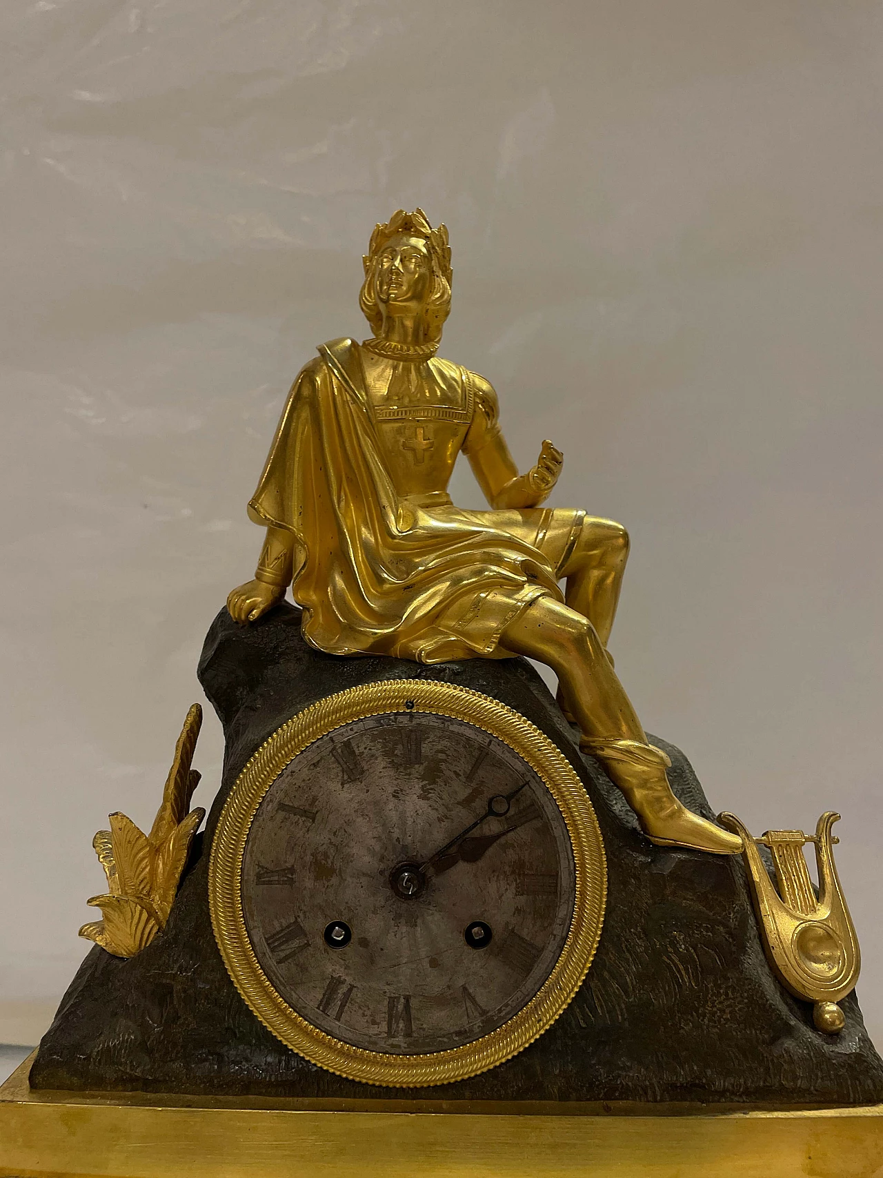 Table clock Parisian in gilt and burnished bronze, circa 1870 2