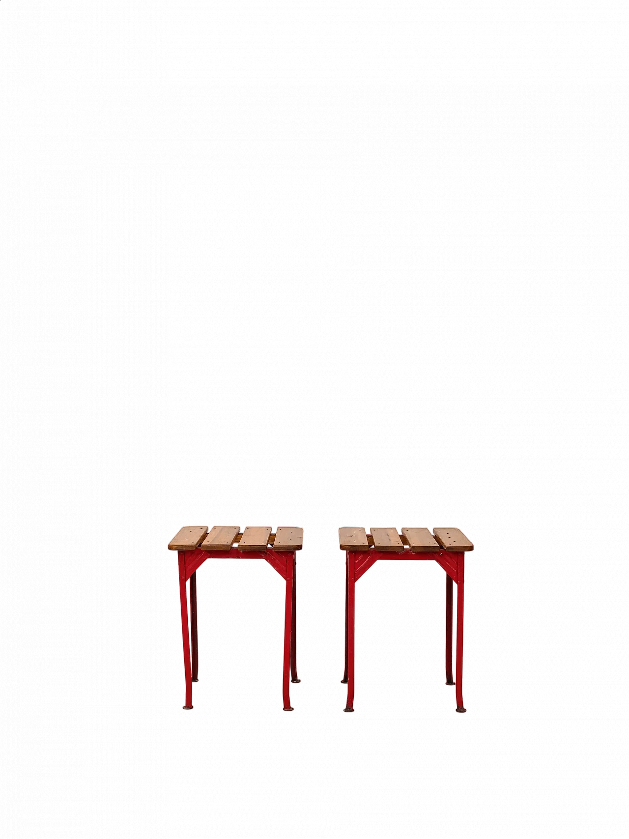 Coppia di sgabelli in metallo rosso con seduta a listelli in legno, anni '60 6