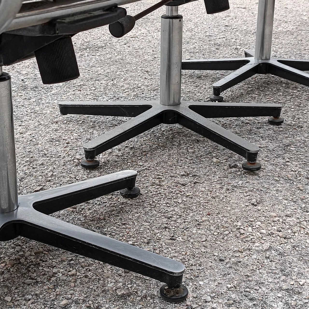 4 Metal and leather armchairs in the style of Mart Stam, 1980s 6